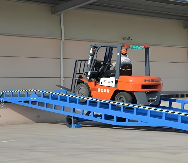 常熟移动式卸货平台（叉车用）